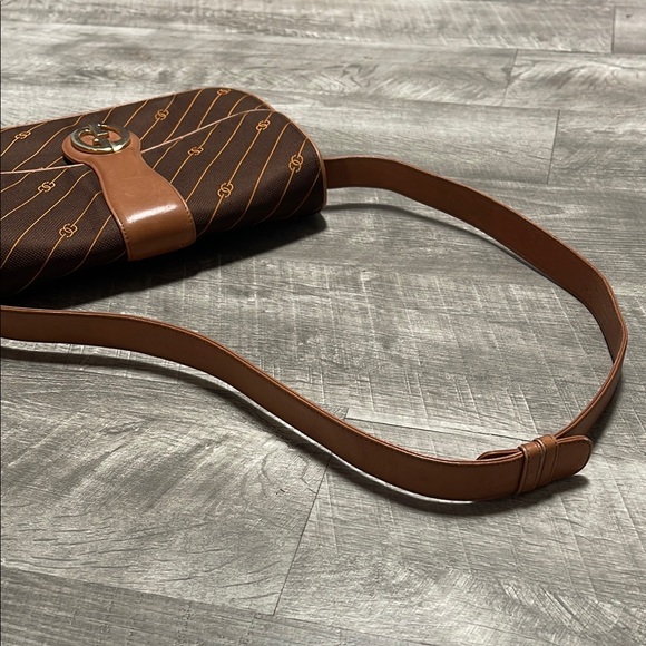 Rare Authentic Gucci Vintage Brown Leather Shoulder Bag with Gold Hardware - Picture 11 of 16